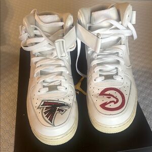 Nike White Sneakers Classic Sports Design